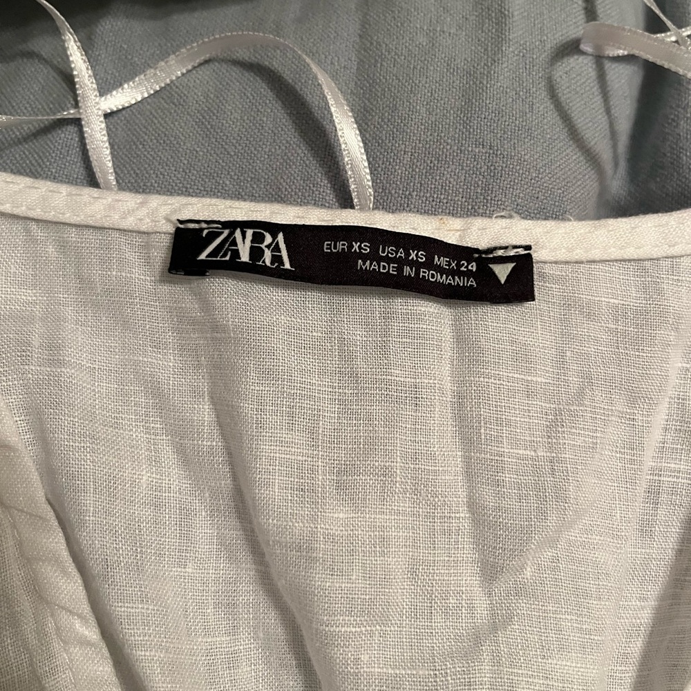 Zara white long sleeve super cute top! XS